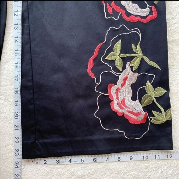 NWT Natori Woman Black Floral Embroidered Wide Leg Crop Pants Size 4 - Picture 6 of 9